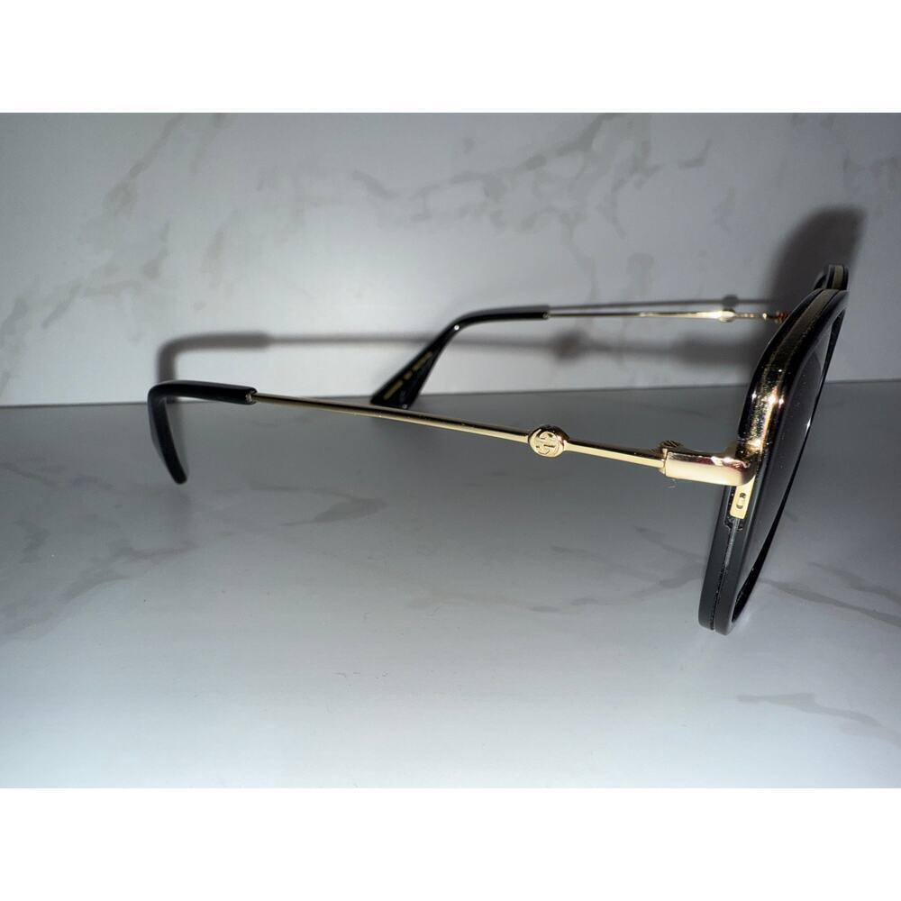 Gucci Cat-Eye Sunglasses in Black with Gold Trim - Vintage - Picture 5 of 6